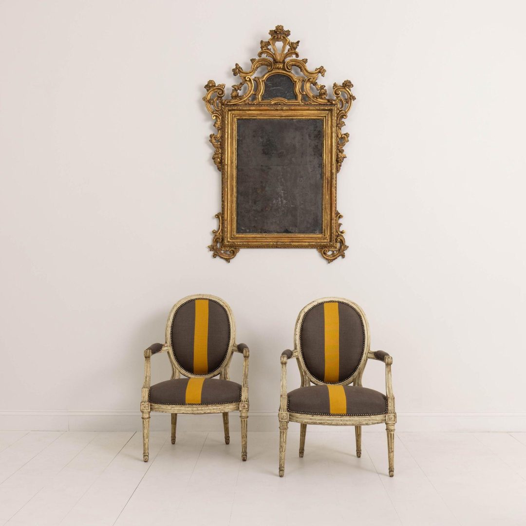 2_2226_18th_century_pair_of_French_fauteuils_in_original_paint_004