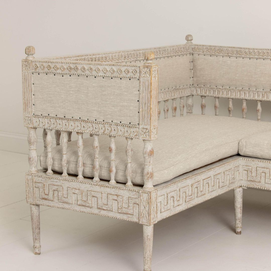 2_2240_18th_century_swedish_gustavian_period_corner_banquette_013