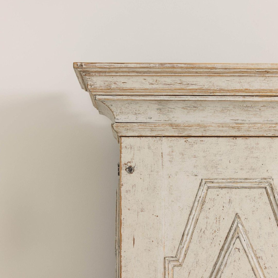 2_2260_18th_century_Swedish_Baroque_painted_armoire_cabinet_008