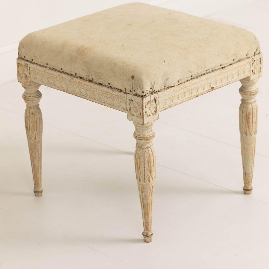 2_2273_pair_of_18th_century_Swedish_Gustavian_stools_in_original_paint_004