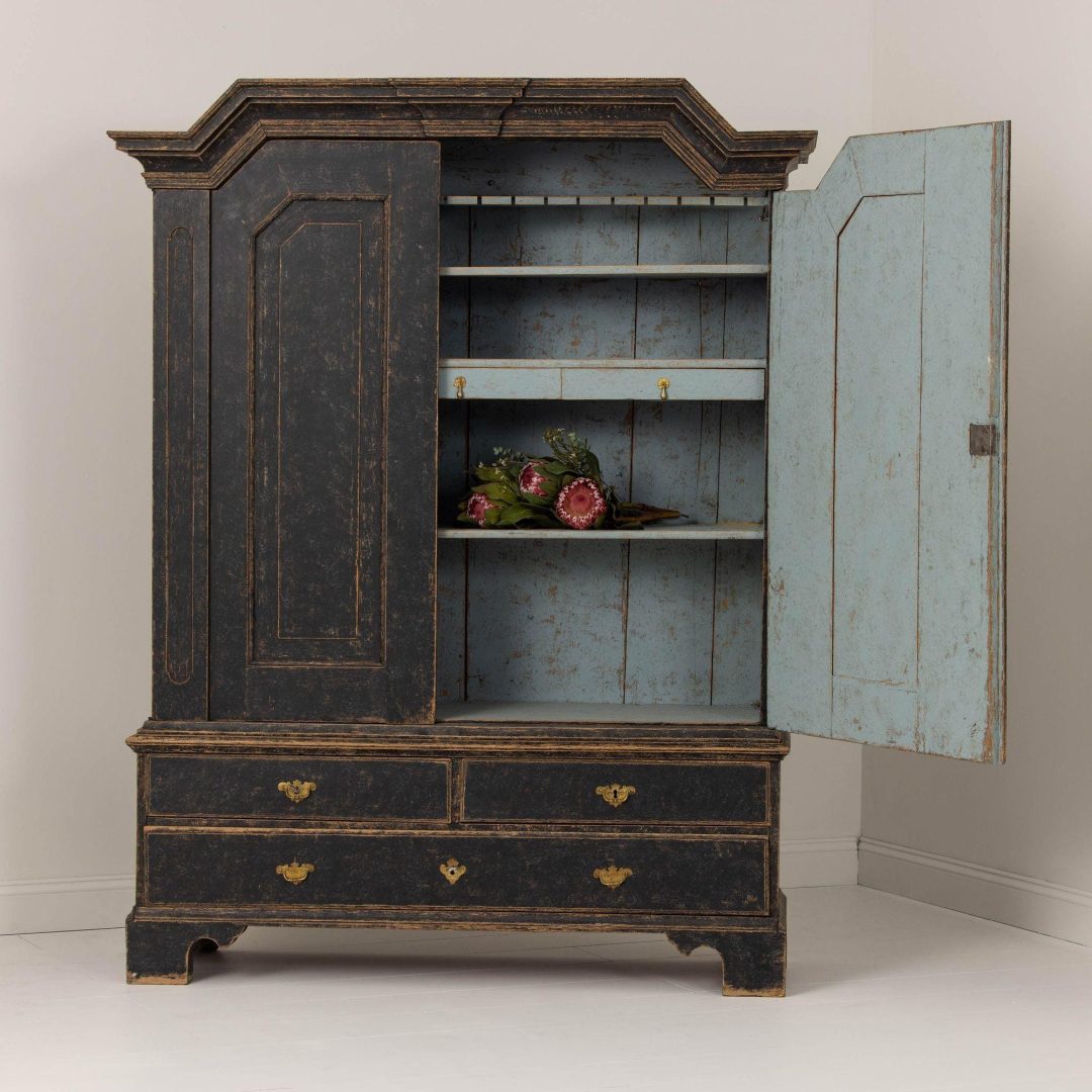 2_2282_18th_century_swedish_baroque_armoire_cabinet_020