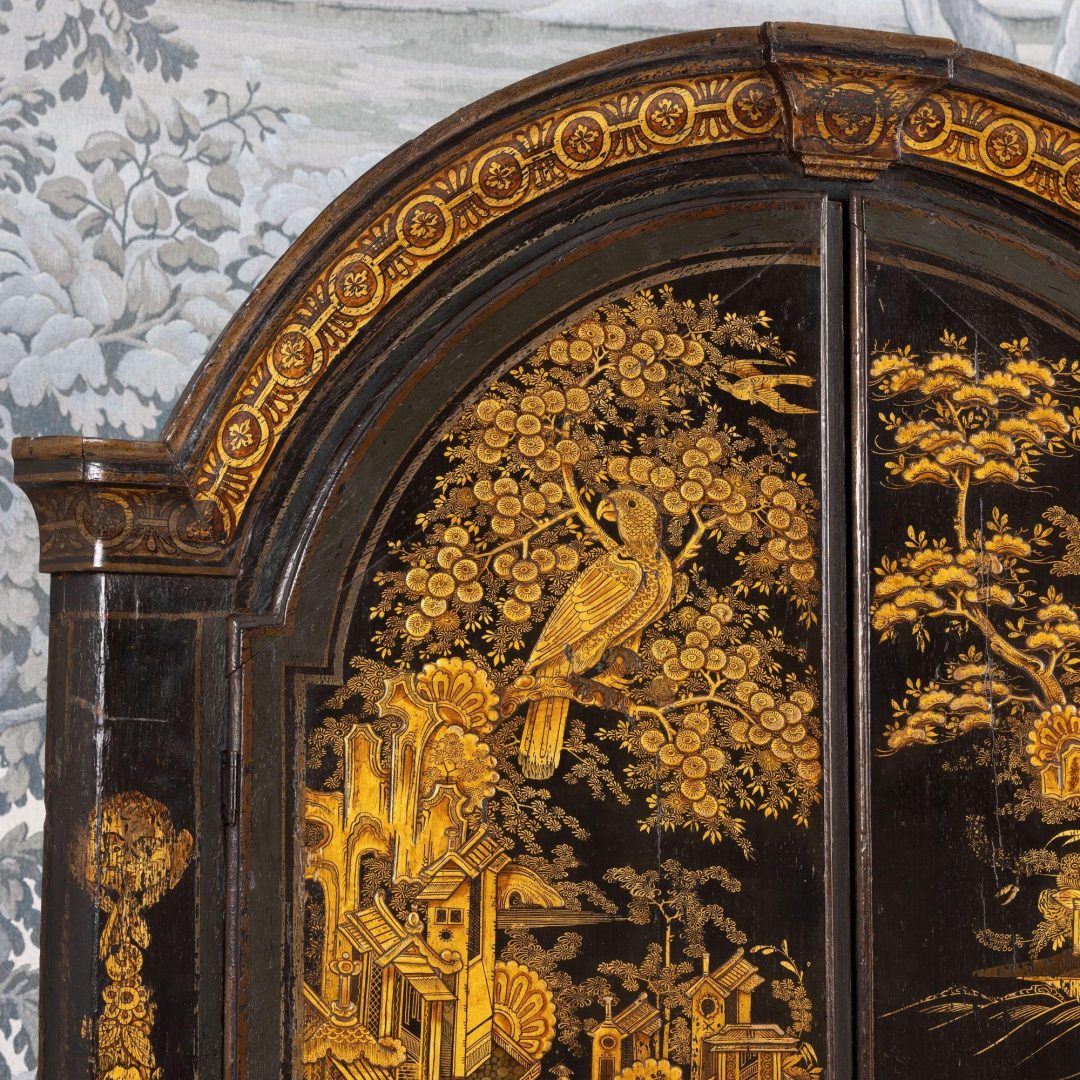 2_2288_18th_century_English_black_lacquer_and_parcel_gilt_corner_cabinet-0038