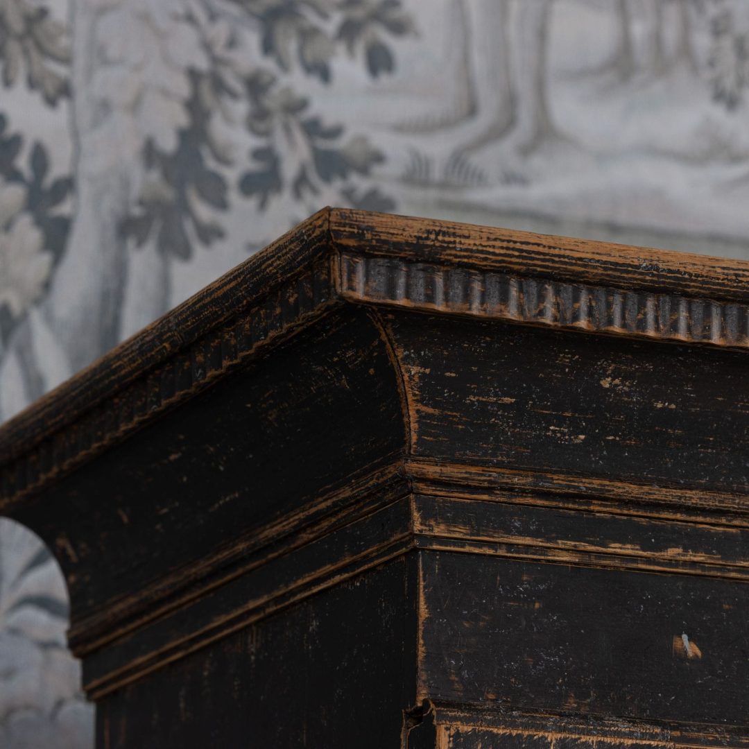 2_2338_18th_century_Swedish_Gustavian_painted_linen_press_cabinet-0027