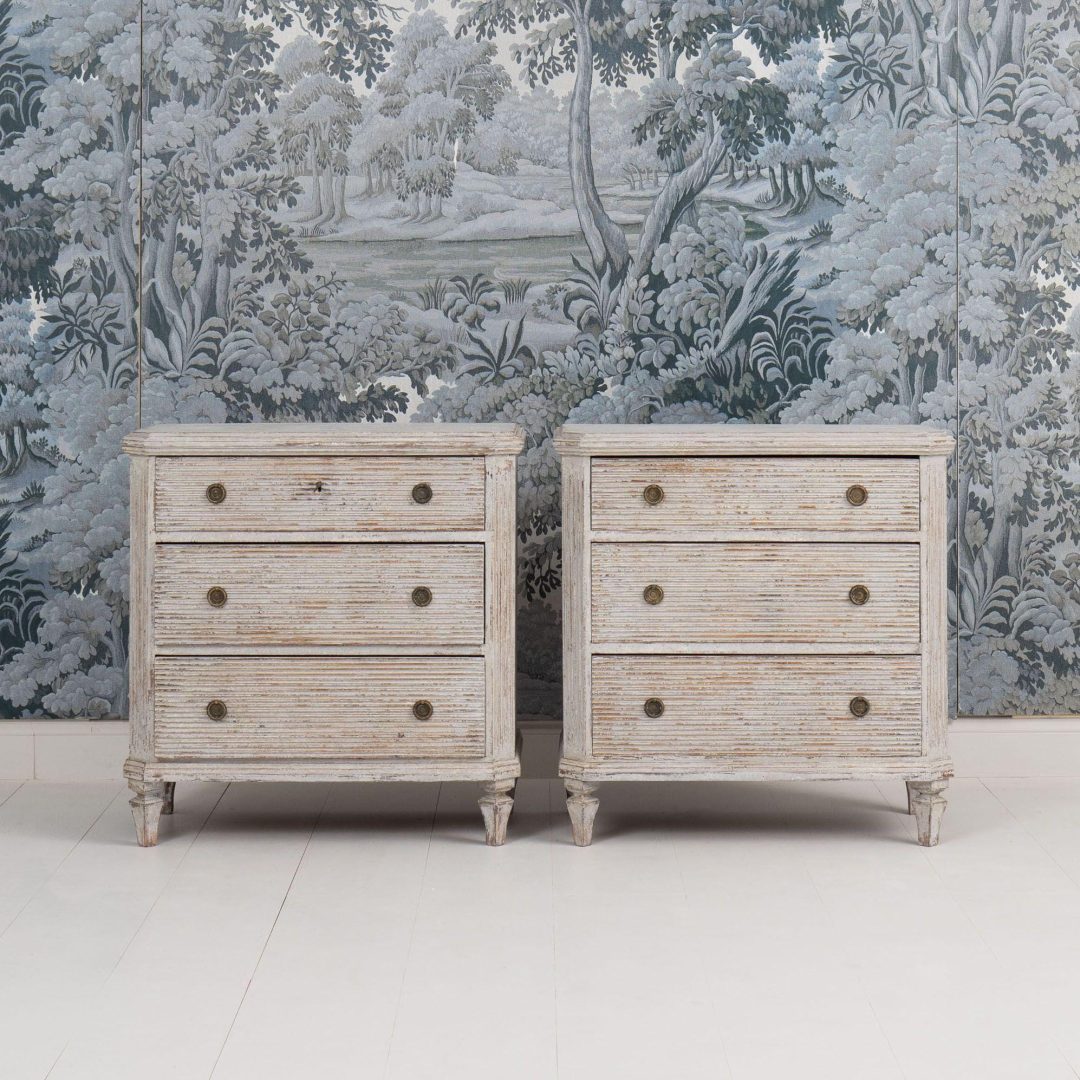 2_2340_Pair_of_Swedish_painted_bedside_commodes-0001__2jpg