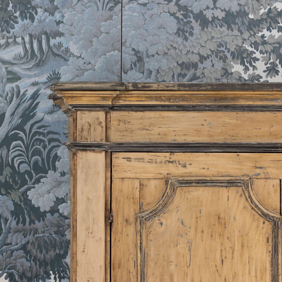 2_700_18th_century_italian_baroque_style_painted_armoire_cabinet_005