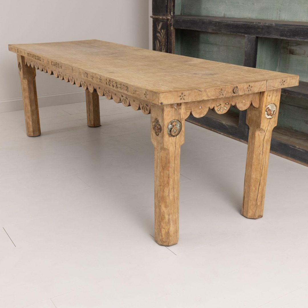 3_2054_19th_century_french_oak_dining_table_latin_carvings_scalloped_apron_06