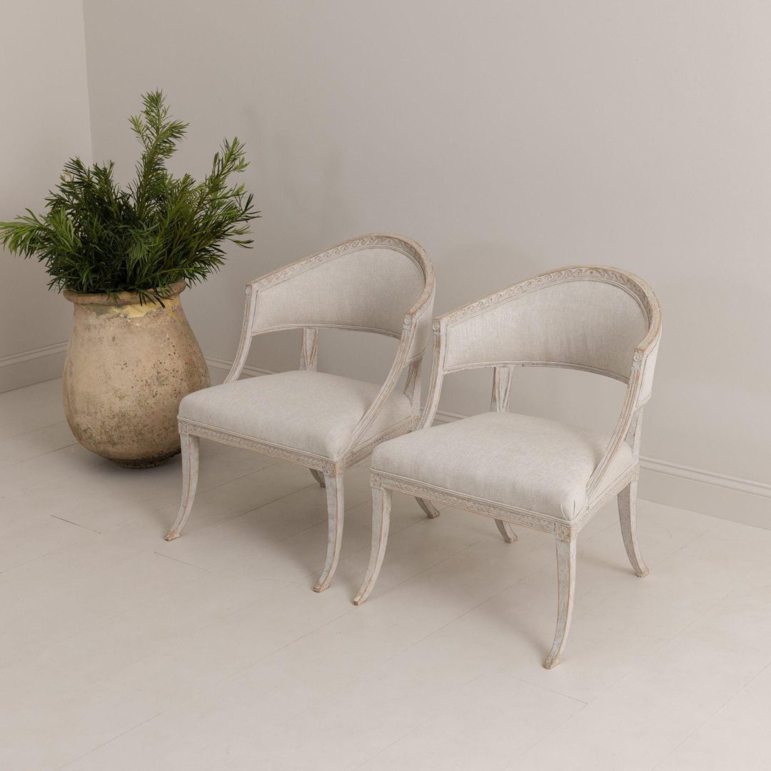 3_2131_Swedish_gustavian_pair_painted_barrelback_armchairs_4