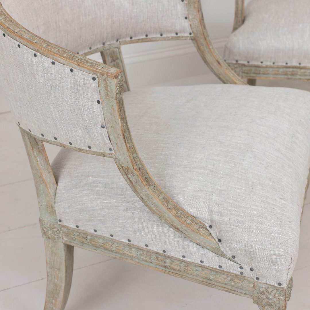 3_2164_pair_of_19th_century_swedish_gustavian_upholstered_barrel_back_armchairs_008