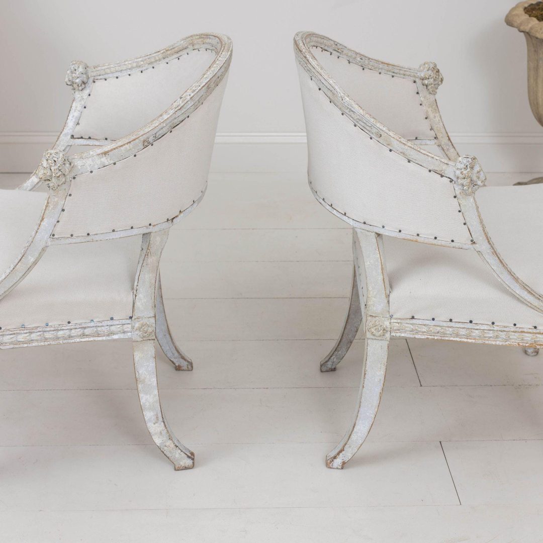 3_2165_19th_century_swedish_gustavian_pair_of_painted_barrel_back_arm_chairs_019