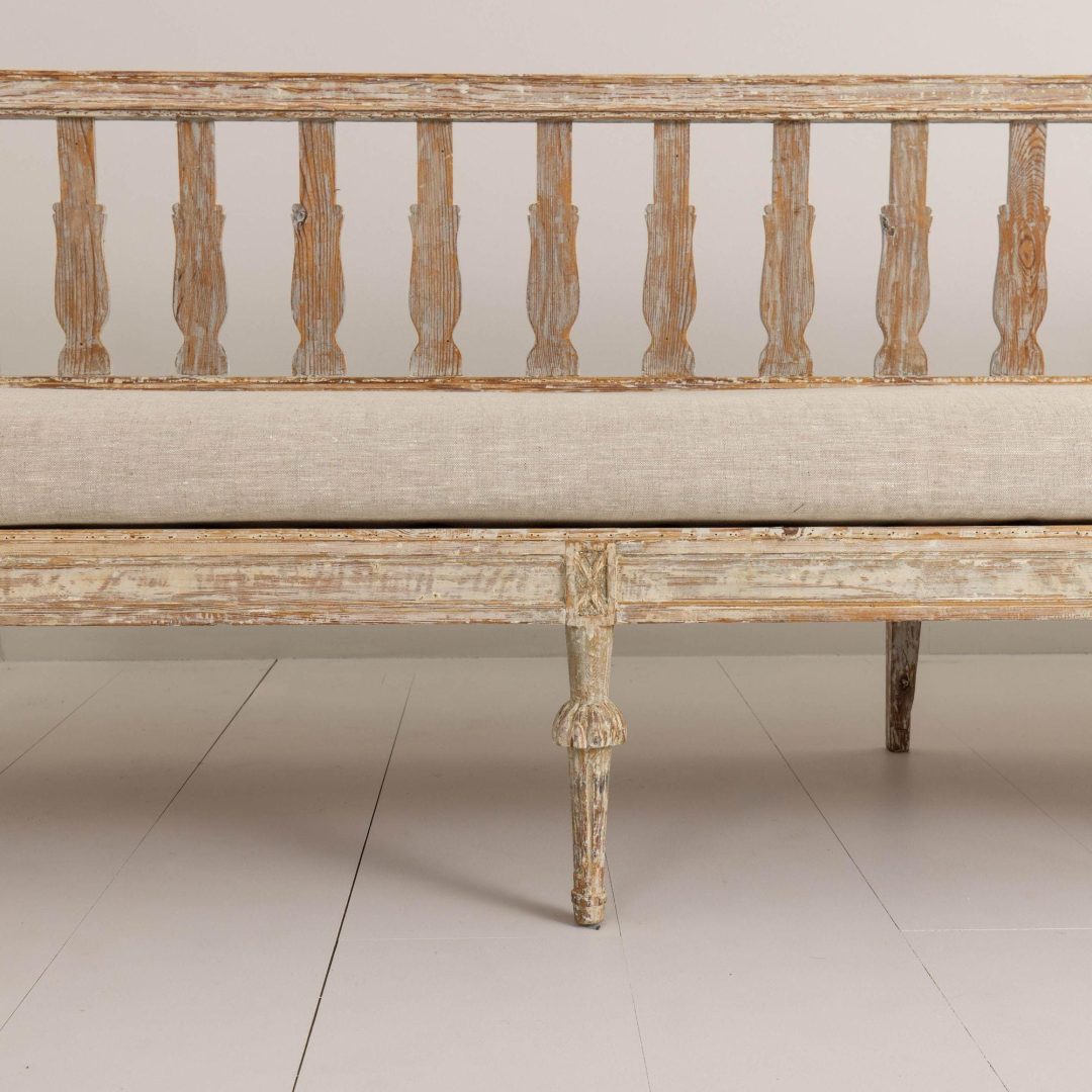 3_2182_19th_century_Swedish_Gustavian_period_sofa_in_original_paint_005