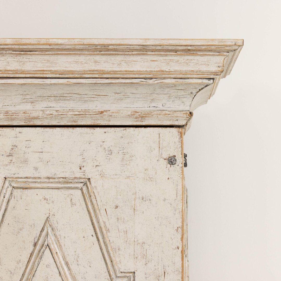 3_2260_18th_century_Swedish_Baroque_painted_armoire_cabinet_009