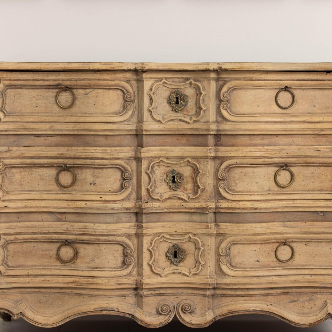 3_2270_18th_century_french_bleached_walnut_commode_005