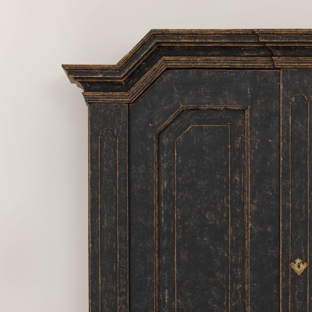 3_2282_18th_century_swedish_baroque_armoire_cabinet_004