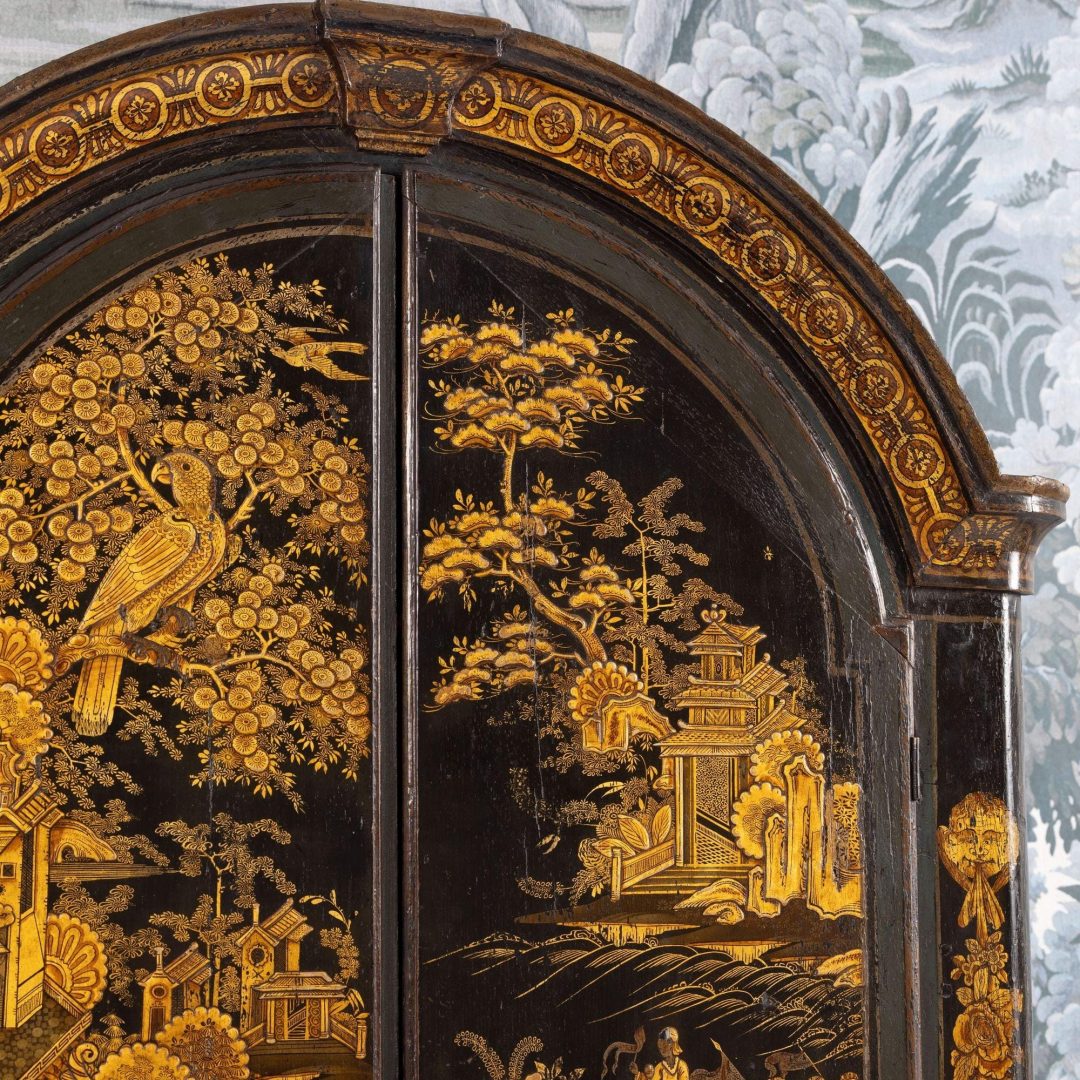 3_2288_18th_century_English_black_lacquer_and_parcel_gilt_corner_cabinet-0039