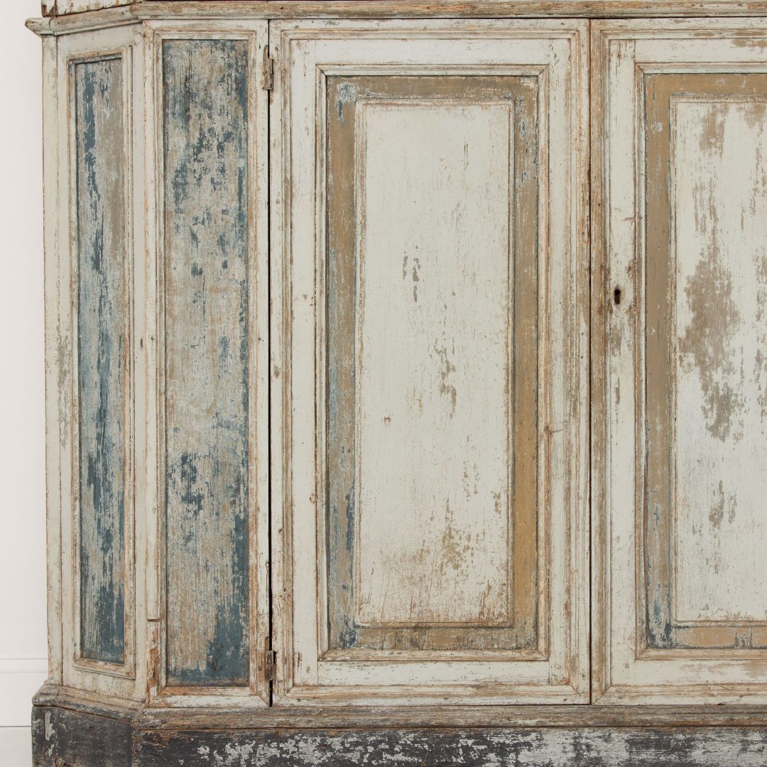 3_2293_18th_century_Italian_cabinet_in_original_paint-0033