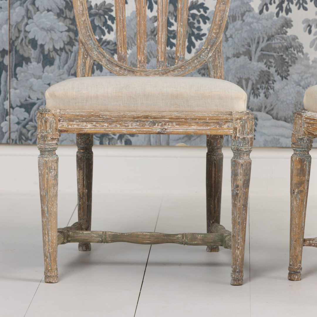 3_2298_18th_century_swedish_gustavian_pair_of_chairs_in_original_paint-0018