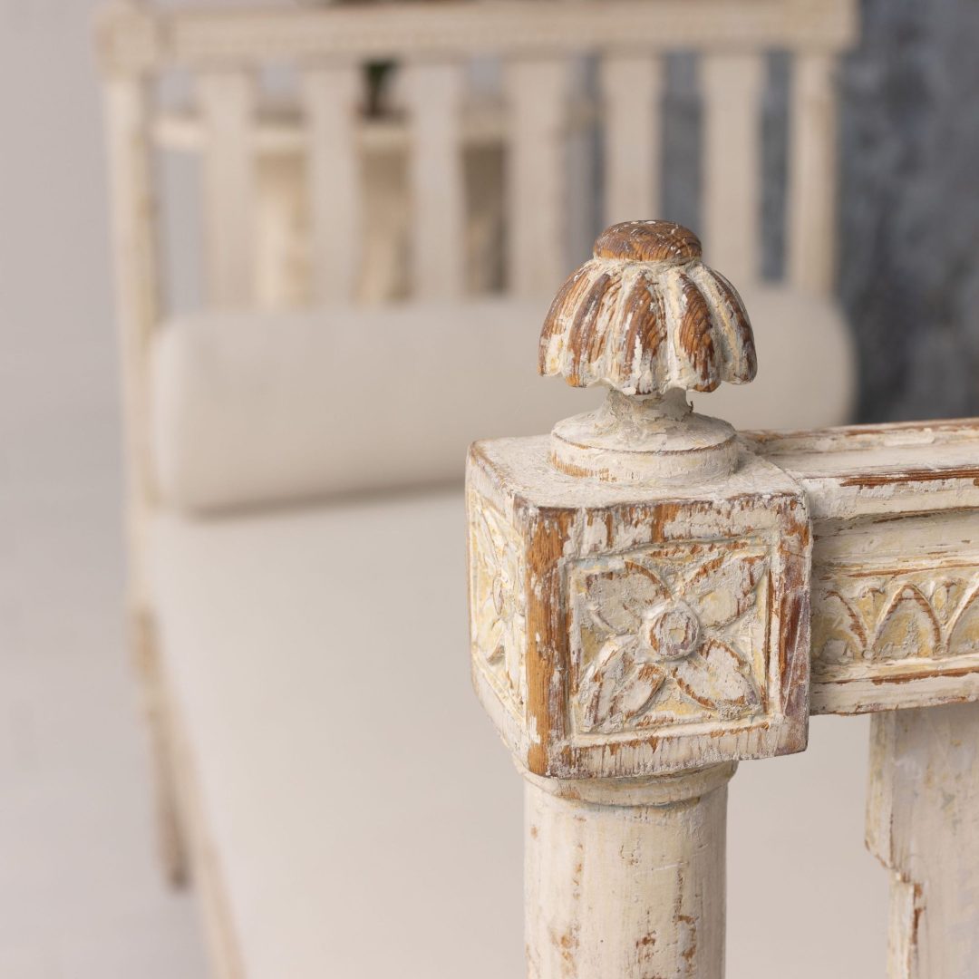 3_2335_19th_century_Swedish_Gustavian_daybed_in_original_paint-0006