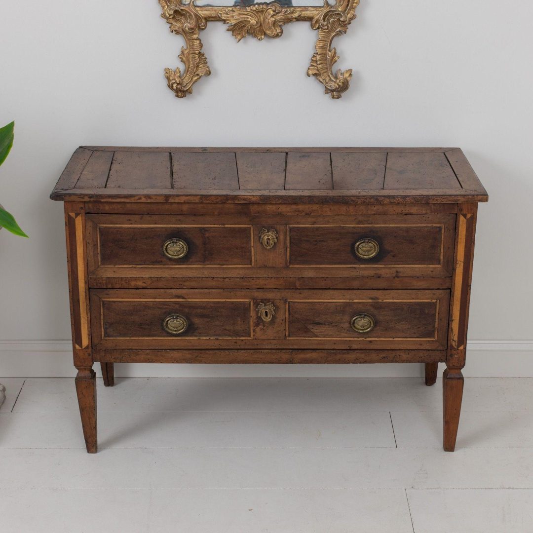 4_2053_18th_century_french_walnut_Louis_XVI_commode_004
