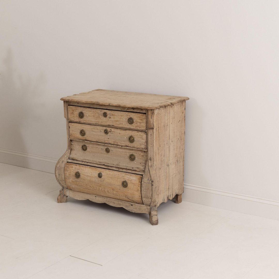 4_2064_19th_century_dutch_rococo_natural_scalloped_top_bombay_commode_chest_2