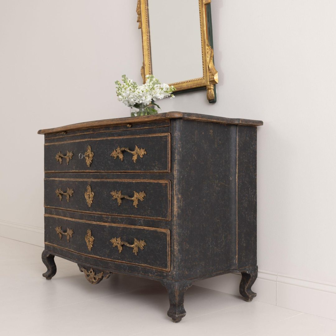 4_2093_18th_century_swedish_rococo_black_painted_chest_commode_8