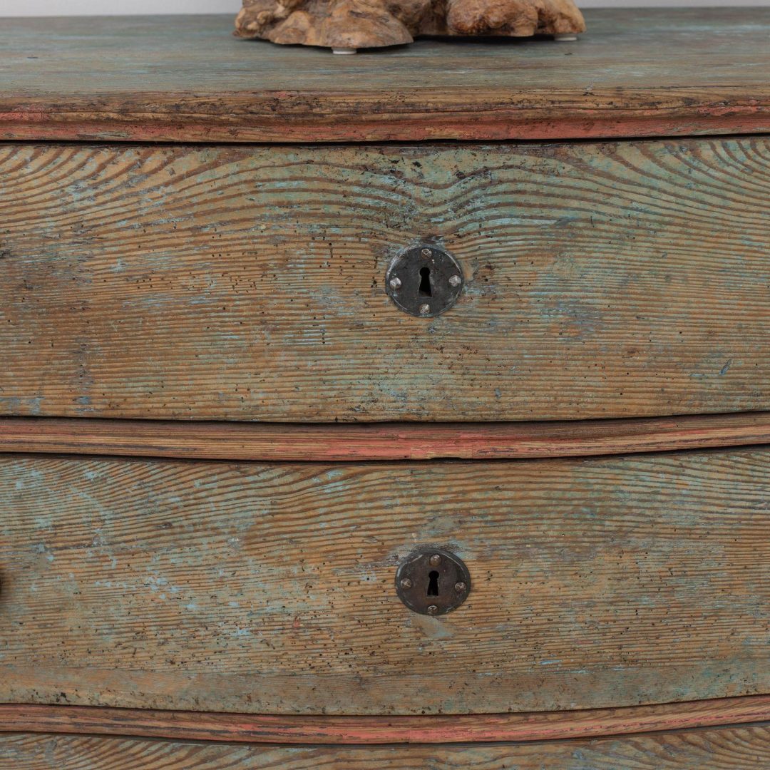 4_2133_18th_century_swedish_baroque_commode_with_arbalest_front_in_original_patina_007