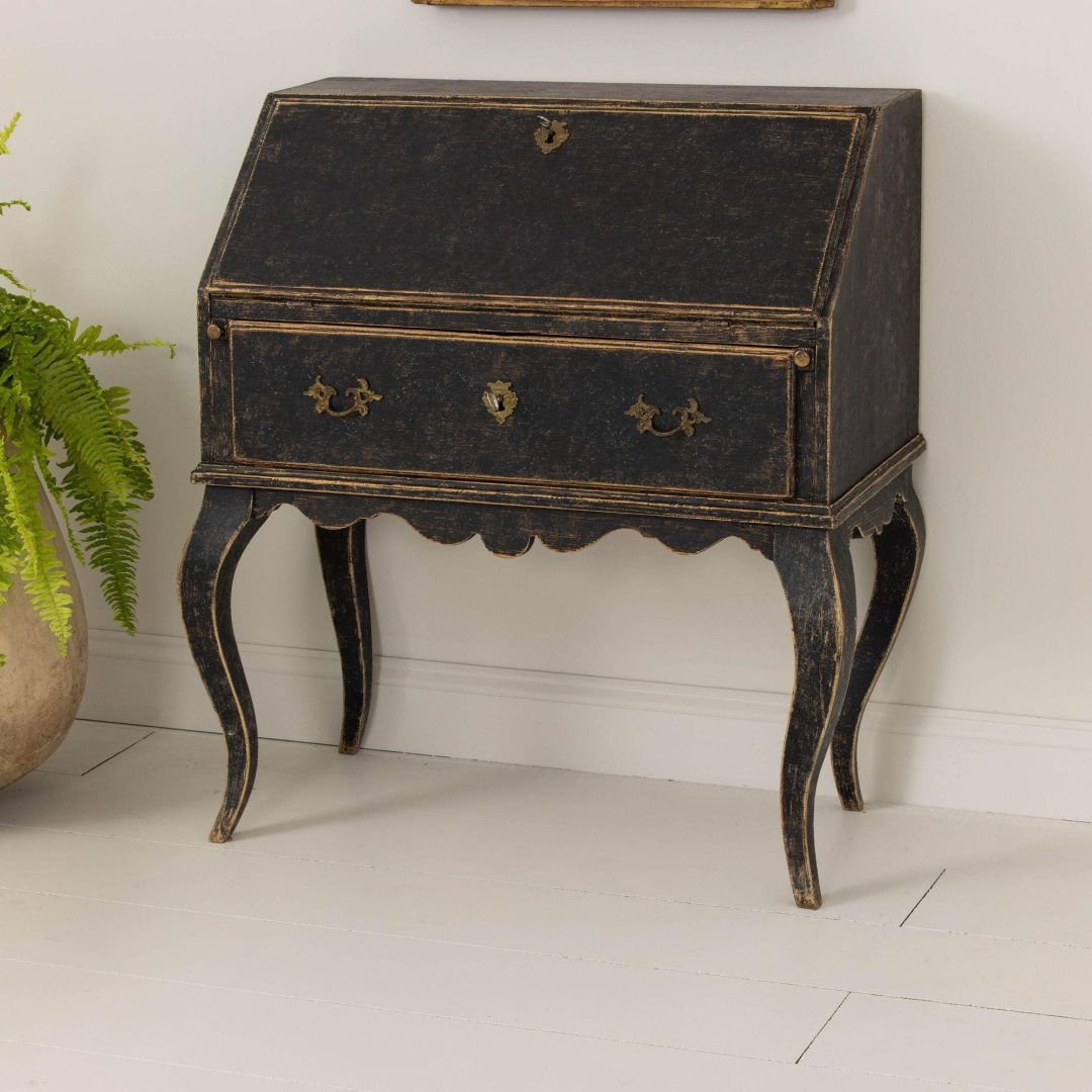 4_2137_19th_century_swedish_rococo_slant_front_desk_003