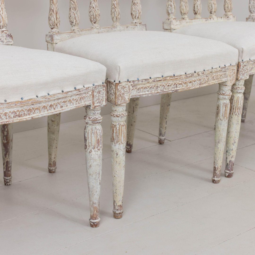 4_2140_19th_century_swedish_gustavian_period_set_of_six_dining_chairs_in_original_paint_005