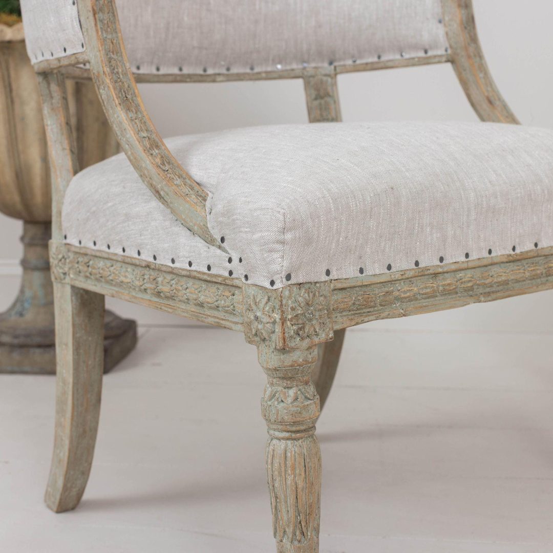 4_2164_pair_of_19th_century_swedish_gustavian_upholstered_barrel_back_armchairs_006