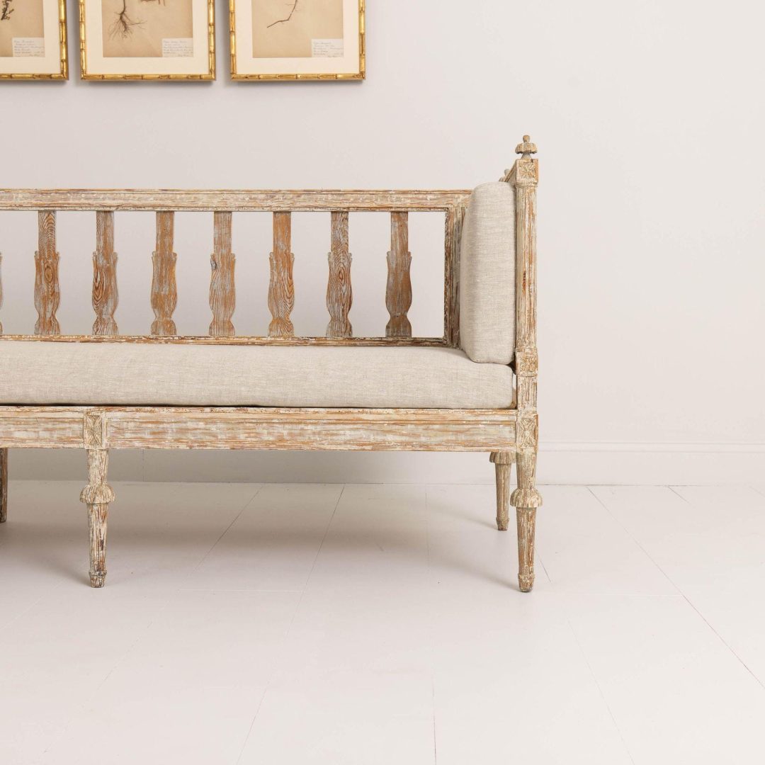 4_2182_19th_century_Swedish_Gustavian_period_sofa_in_original_paint_003