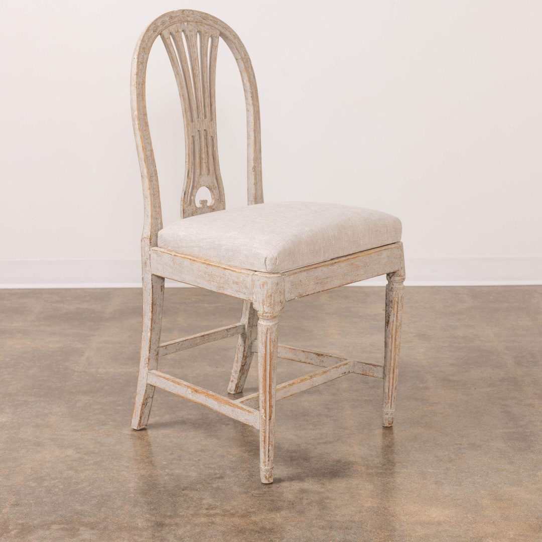 4_2195_18th_century_set_of_twelve_Swedish_Gustavian_painted_chairs_005