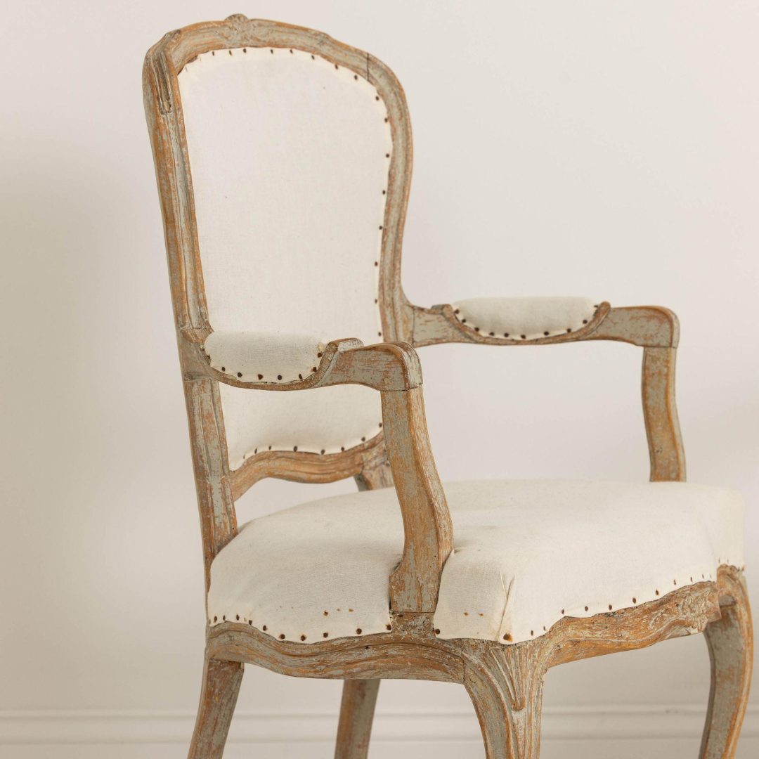 4_2237_18th_century_pair_of_swedish_rococo_armchairs_in_original_paint_004