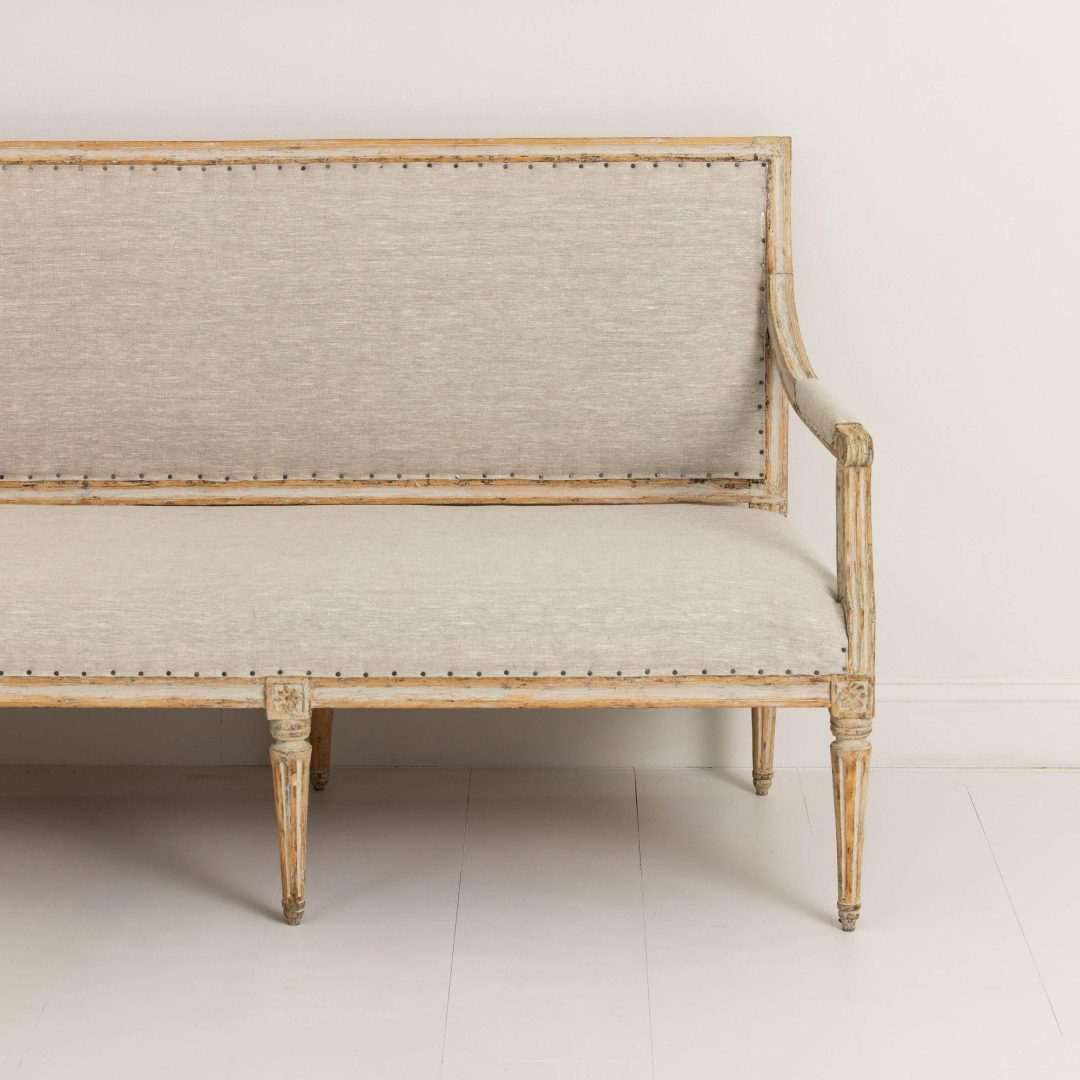 4_2238_18th_century_swedish_gustavian_sofa_bench_in_original_paint_by_johan_lindgren_002