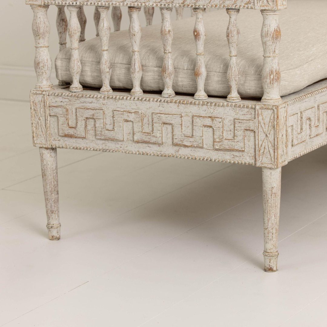4_2240_18th_century_swedish_gustavian_period_corner_banquette_008