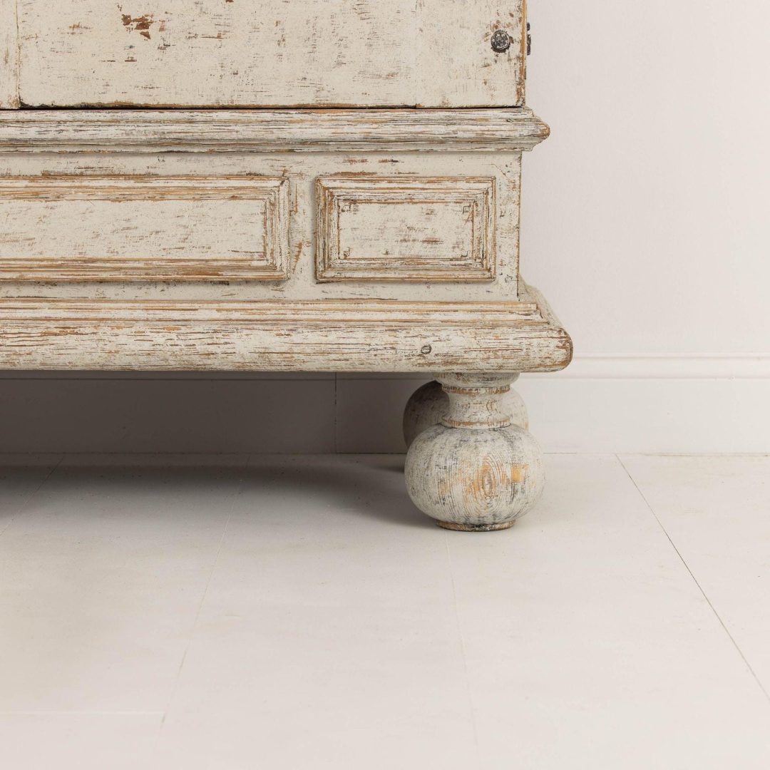 4_2260_18th_century_Swedish_Baroque_painted_armoire_cabinet_015