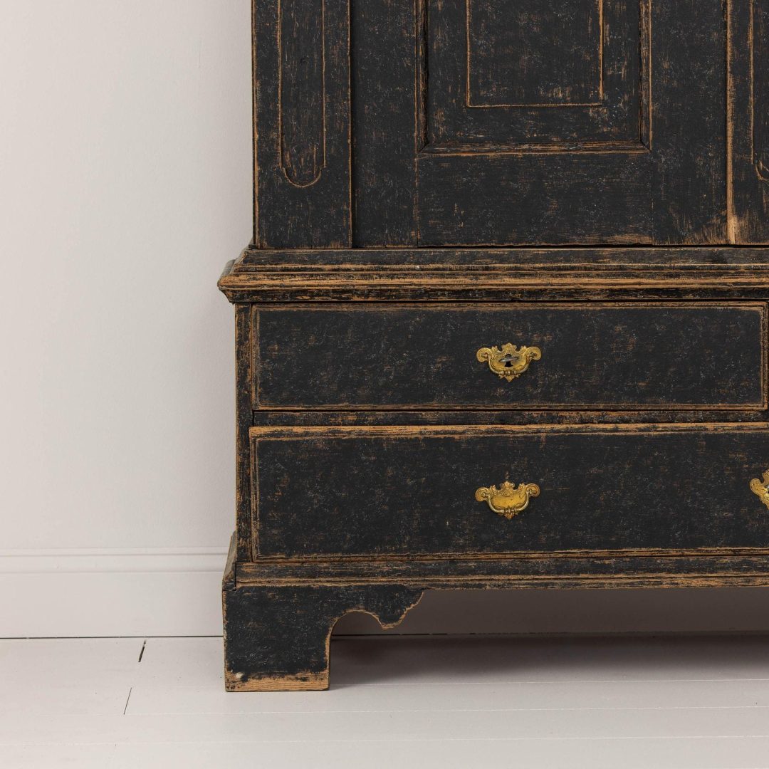 4_2282_18th_century_swedish_baroque_armoire_cabinet_005
