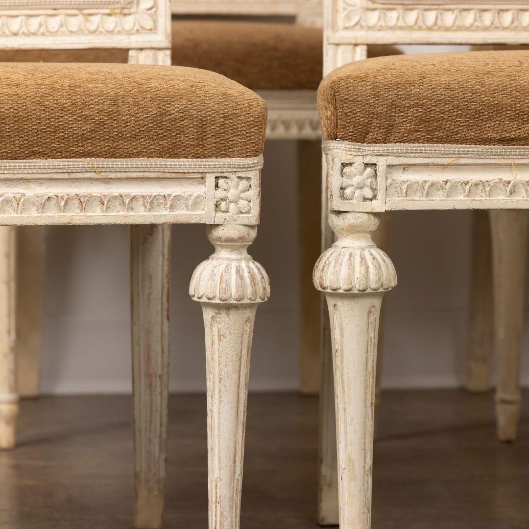 4_2287_18th_century_set_of_eight_swedish_gustavian_chairs_in_original_paint-0003