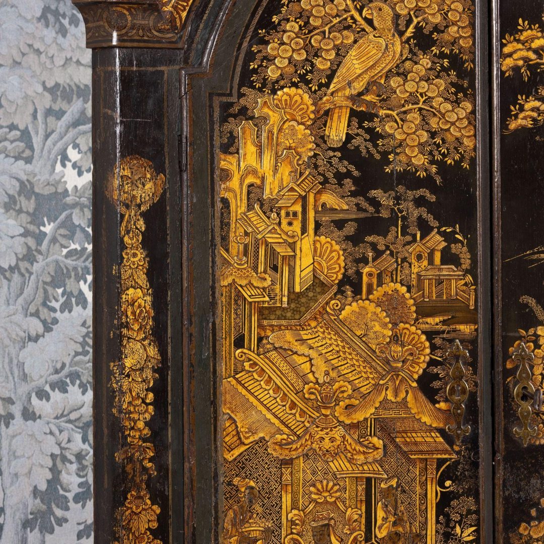 4_2288_18th_century_English_black_lacquer_and_parcel_gilt_corner_cabinet-0041