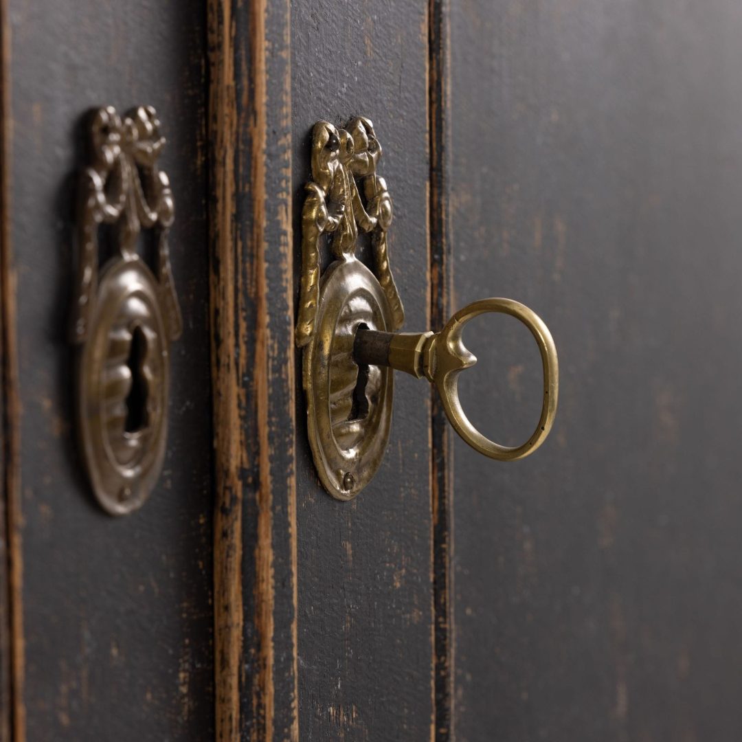 4_2338_18th_century_Swedish_Gustavian_painted_linen_press_cabinet-0029