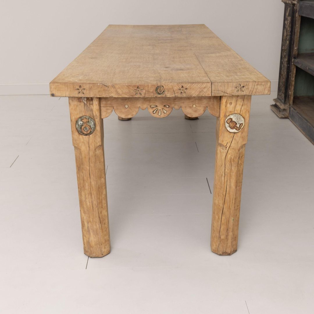 5_2054_19th_century_french_oak_dining_table_latin_carvings_scalloped_apron_10