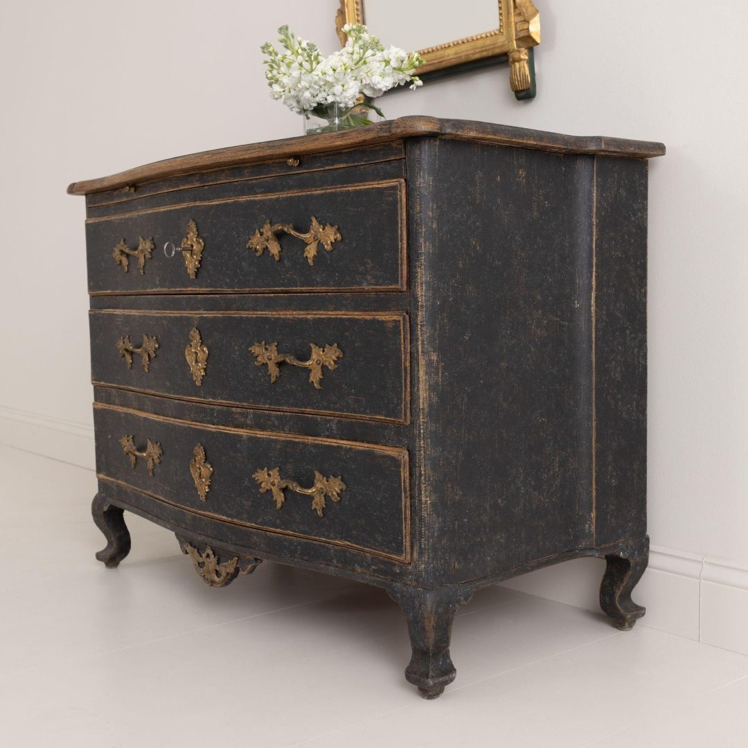 5_2093_18th_century_swedish_rococo_black_painted_chest_commode_7