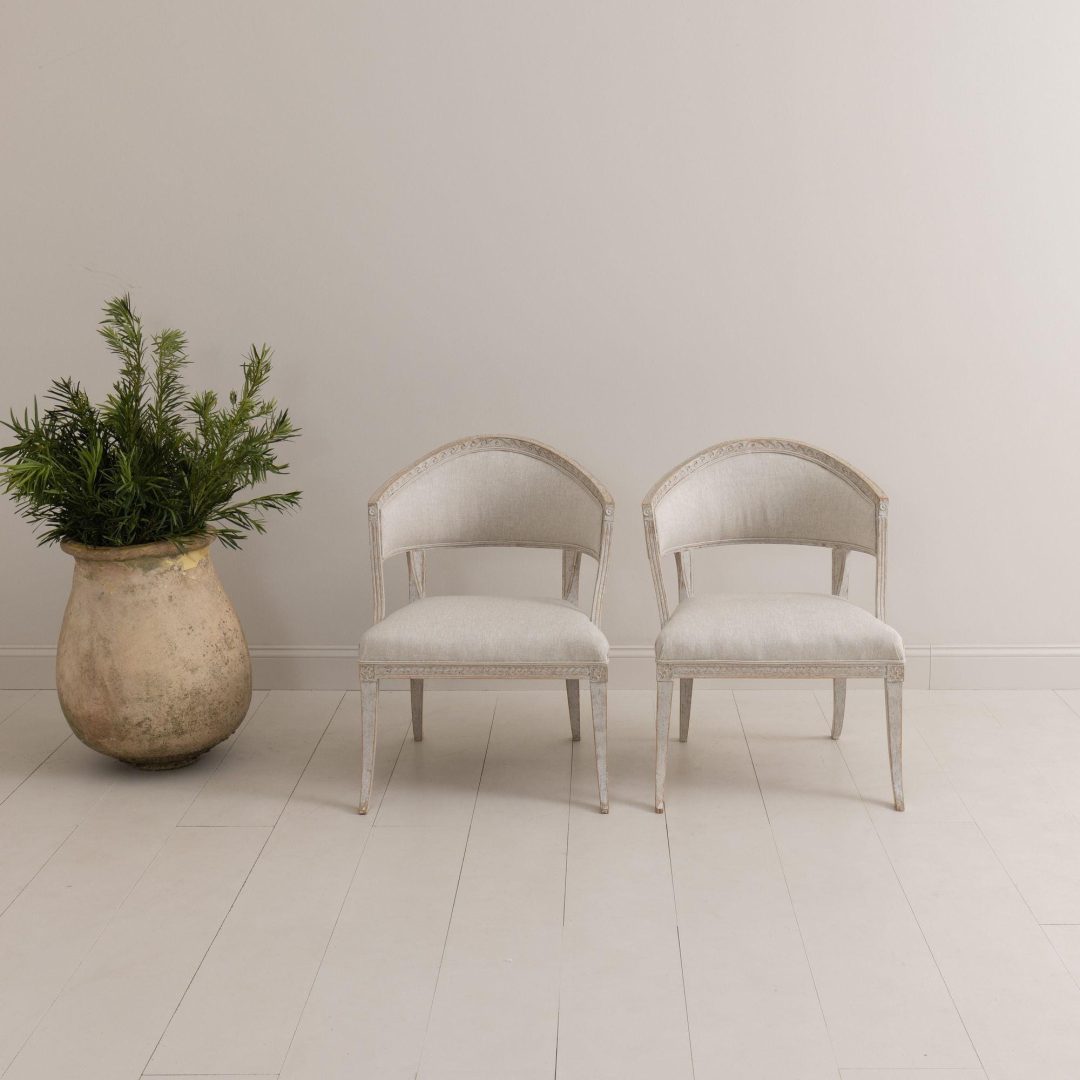 5_2131_Swedish_gustavian_pair_painted_barrelback_armchairs_2