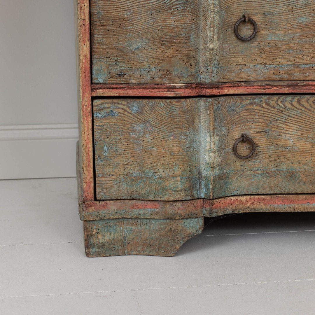 5_2133_18th_century_swedish_baroque_commode_with_arbalest_front_in_original_patina_008