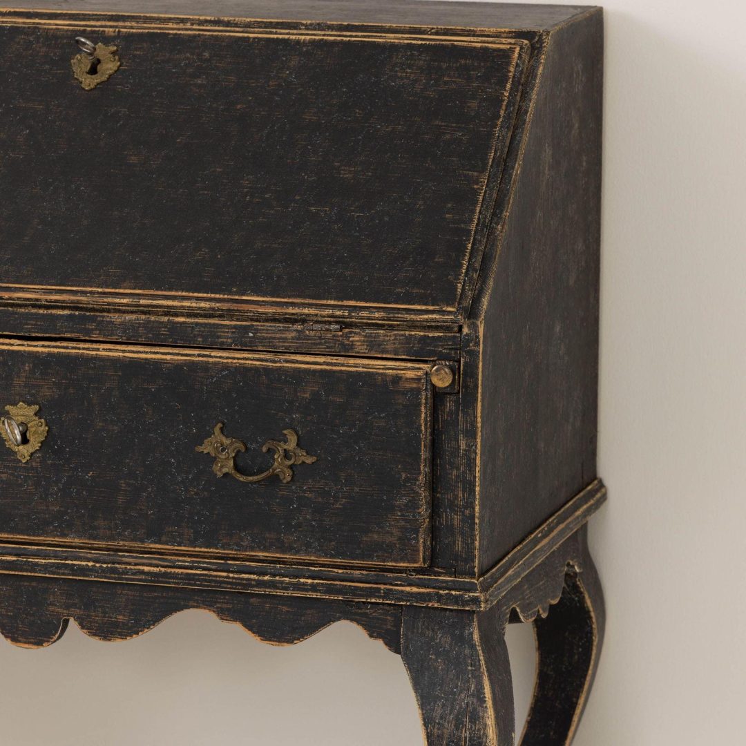 5_2137_19th_century_swedish_rococo_slant_front_desk_004