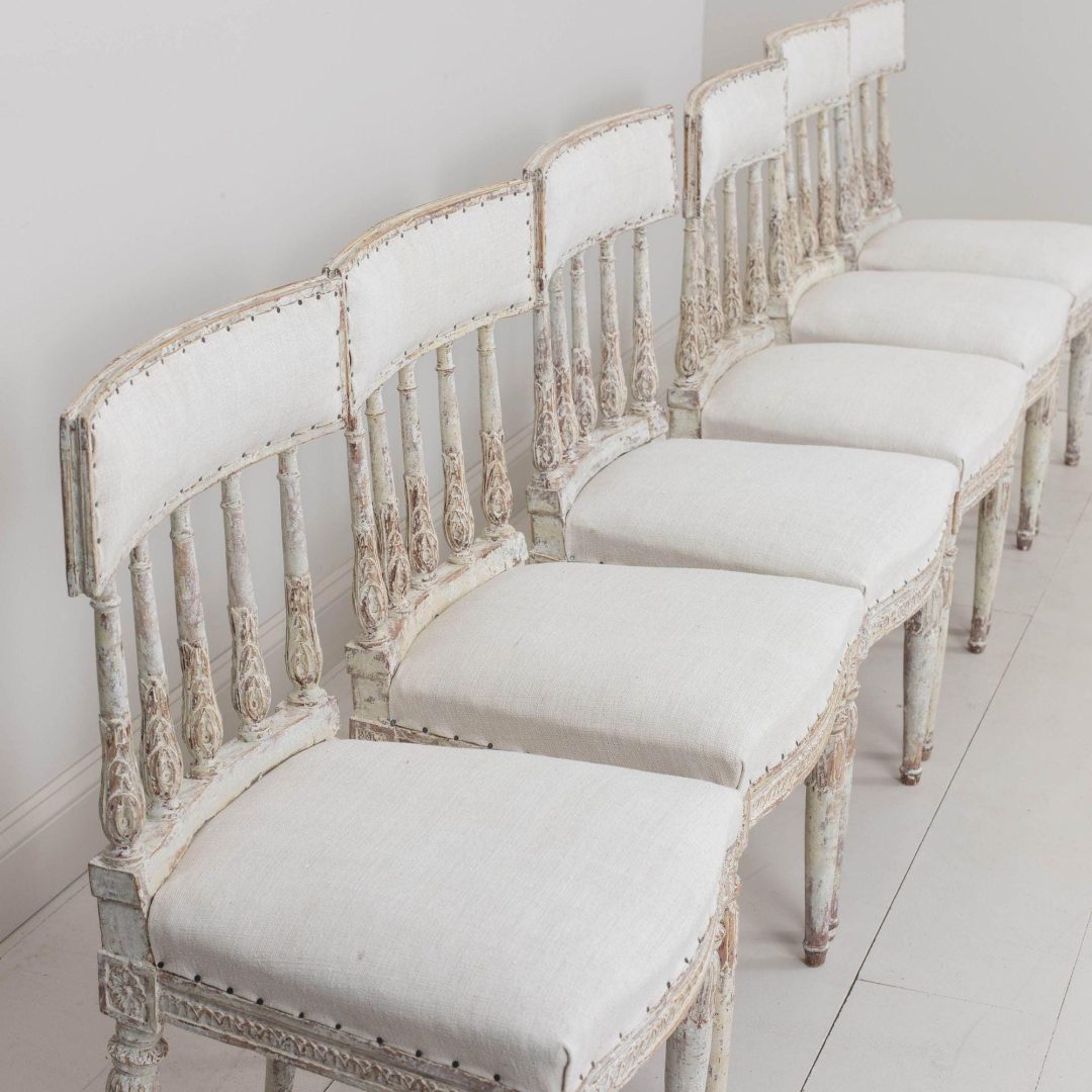 5_2140_19th_century_swedish_gustavian_period_set_of_six_dining_chairs_in_original_paint_006