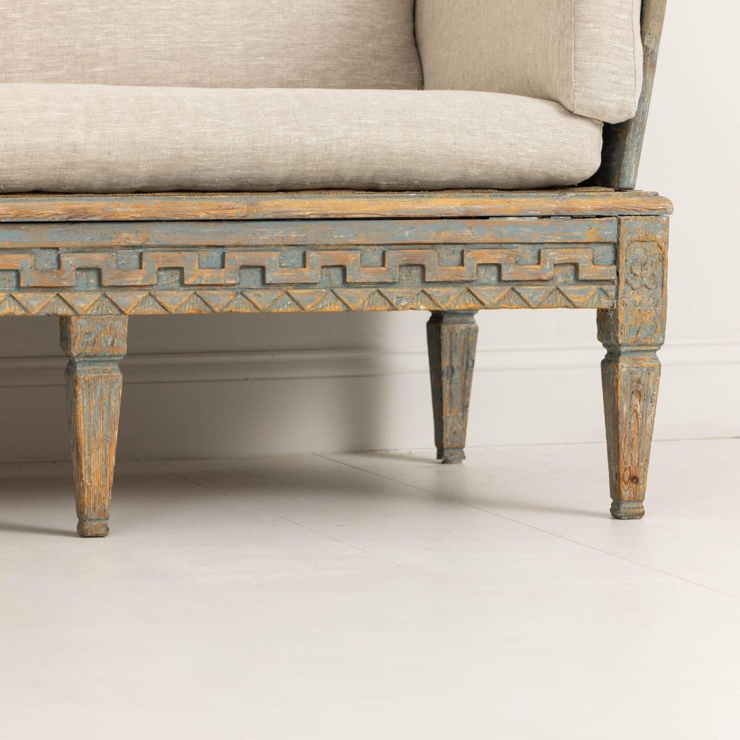 5_2232_18th_century_Swedish_Gustavian_period_Trag_Sofa_014