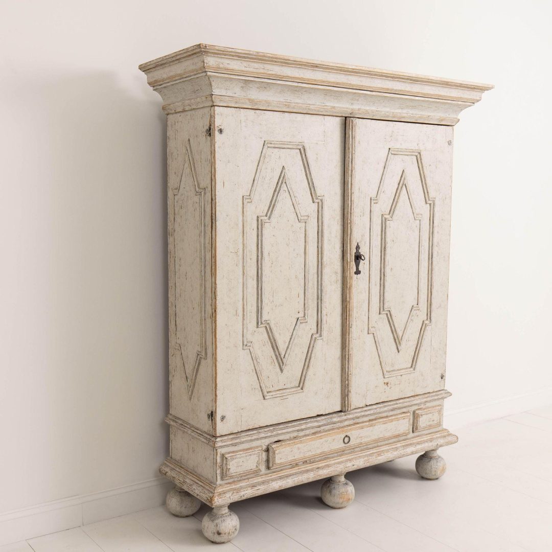 5_2260_18th_century_Swedish_Baroque_painted_armoire_cabinet_007