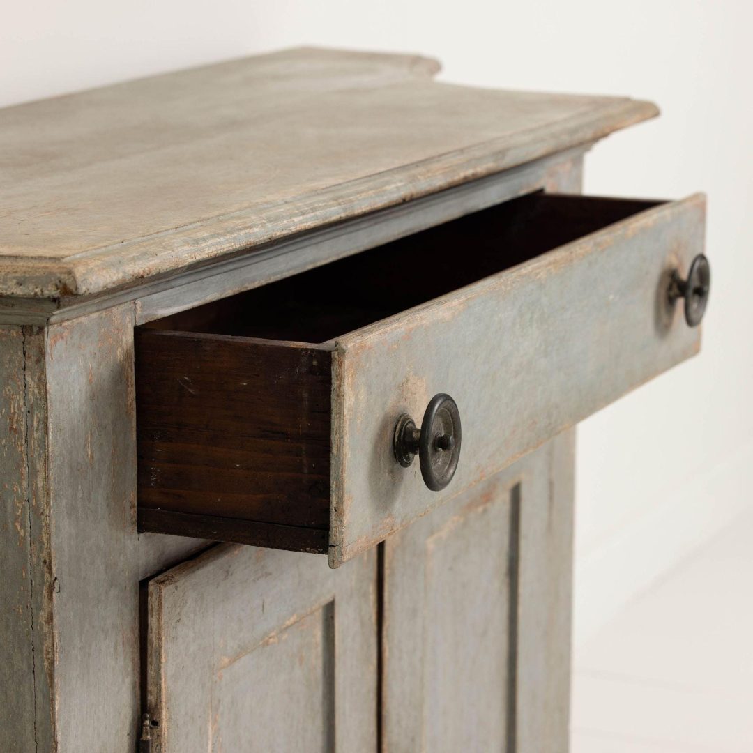 5_2264_19th_century_Italian_painted_buffet__with_serpentine_sides_016