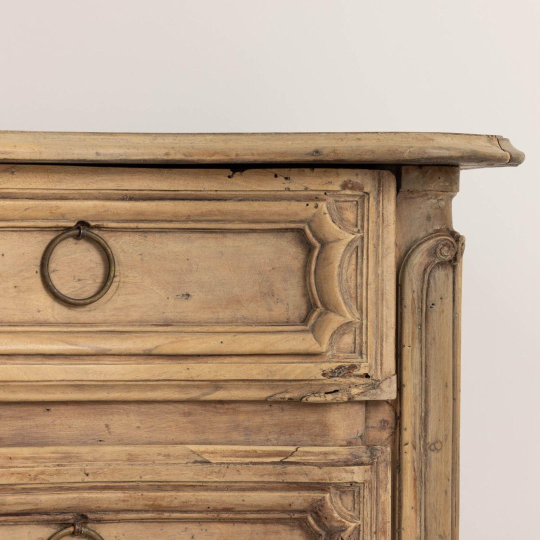 5_2270_18th_century_french_bleached_walnut_commode_010