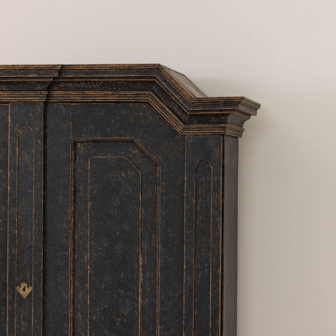 5_2282_18th_century_swedish_baroque_armoire_cabinet_007