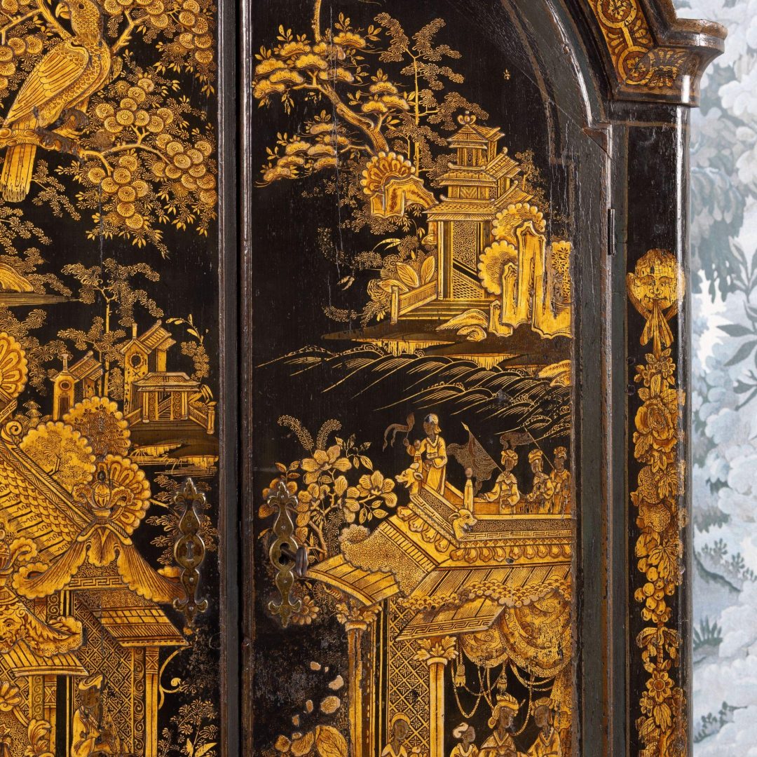 5_2288_18th_century_English_black_lacquer_and_parcel_gilt_corner_cabinet-0040